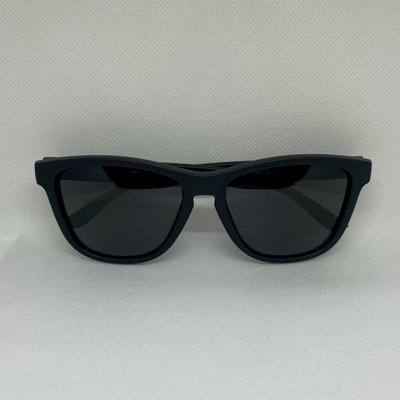 Berlin Style Techno Sunglasses - Picture 4 of 5